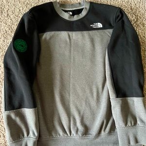 The North Face Gray& Black Crew Neck Sweatshirt. Men’s Large, like new